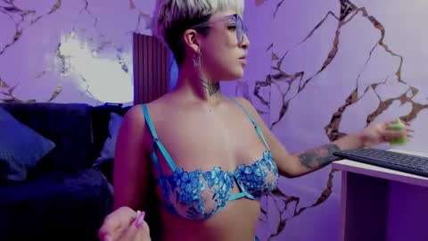 Snapshot of rebeka_baker chatting on 09.17.25 REBEKA online show from 09.17.25