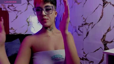 Snapshot of rebeka_baker chatting on 09.23.25 REBEKA online show from 09.23.25