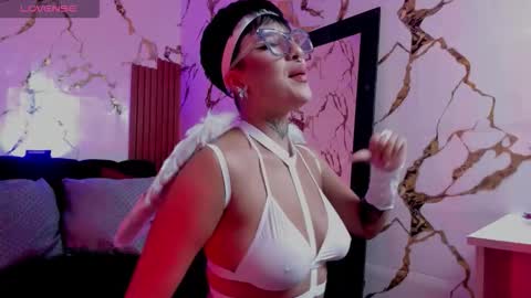 Snapshot of rebeka_baker chatting on 10.06.25 REBEKA online show from 10.06.25