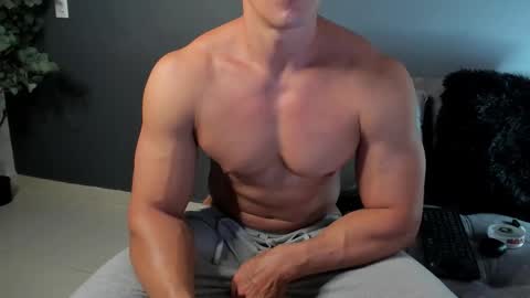 Snapshot of recce_taylor4 chatting on 10.02.25 twitter REECET26 instagram RECCETAYLOR online show from 10.02.25