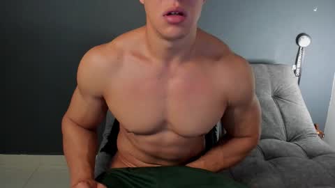 Snapshot of recce_taylor4 chatting on 10.08.25 twitter REECET26 instagram RECCETAYLOR online show from 10.08.25