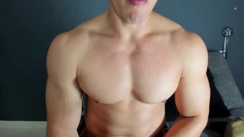 Snapshot of recce_taylor4 chatting on 10.27.25 twitter REECET26 instagram RECCETAYLOR online show from 10.27.25