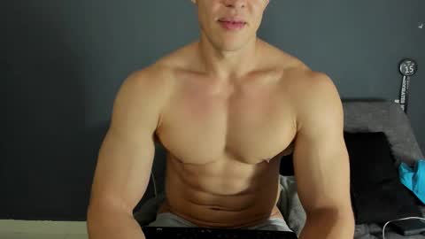 Snapshot of recce_taylor4 chatting on 10.29.25 twitter REECET26 instagram RECCETAYLOR online show from 10.29.25