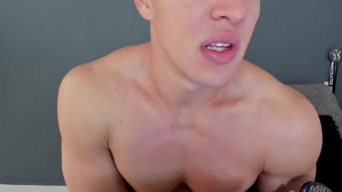 Snapshot of recce_taylor4 chatting on 10.29.25 twitter REECET26 instagram RECCETAYLOR online show from 10.29.25