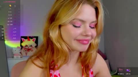 Snapshot of red__candy chatting on 10.22.25 red__candy online show from 10.22.25