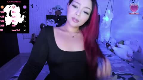 Snapshot of red_girlofficial chatting on 10.12.25 Taliana online show from 10.12.25