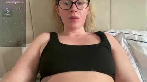 Snapshot of red_head_rosie_69 chatting on 02.17.25 Rosie online show from 02.17.25