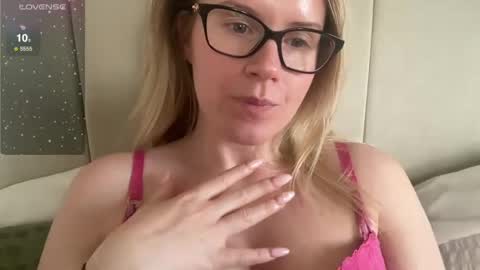 Snapshot of red_head_rosie_69 chatting on 02.24.25 Rosie online show from 02.24.25