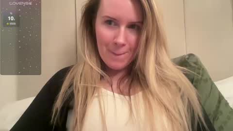 Snapshot of red_head_rosie_69 chatting on 03.10.25 Rosie online show from 03.10.25