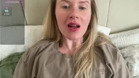 Snapshot of red_head_rosie_69 chatting on 03.11.25 Rosie online show from 03.11.25