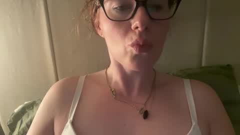 Snapshot of red_head_rosie_69 chatting on 09.19.25 Rosie online show from 09.19.25