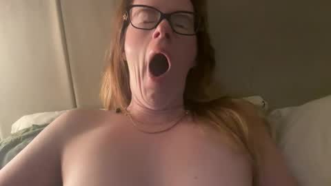 Snapshot of red_head_rosie_69 chatting on 09.22.25 Rosie online show from 09.22.25