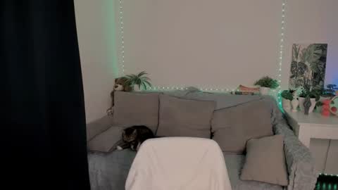 Mia online show from 09.20.25