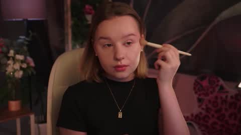 Snapshot of red_queeen chatting on 10.05.25 QUEEN OF EVIL online show from 10.05.25