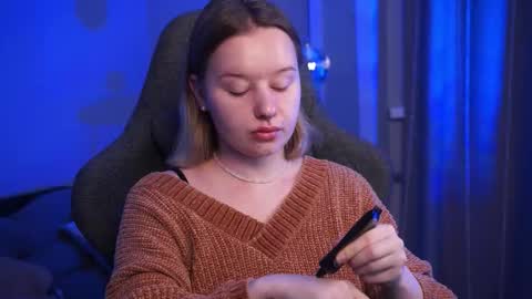 Snapshot of red_queeen chatting on 10.19.25 QUEEN OF EVIL online show from 10.19.25