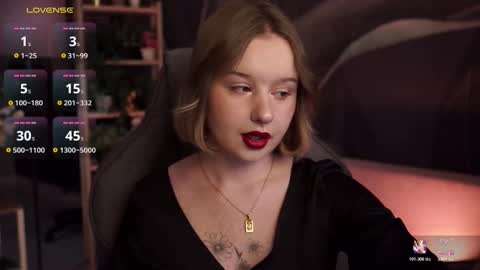 Snapshot of red_queeen chatting on 11.15.25 QUEEN OF EVIL online show from 11.15.25