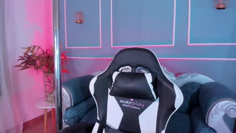     online show from 10.03.25