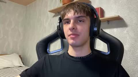 Snapshot of redbullshine chatting on 09.29.25 redbullshine online show from 09.29.25