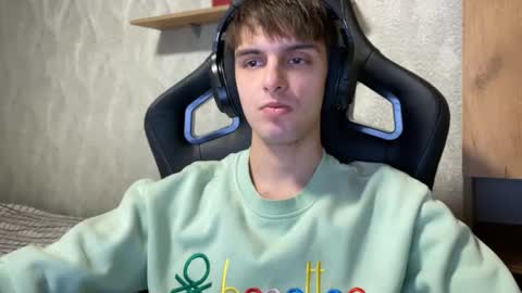 Snapshot of redbullshine chatting on 10.07.25 redbullshine online show from 10.07.25