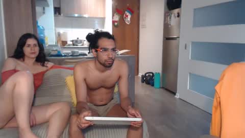 Snapshot of redfloweer chatting on 12.21.24 redfloweer online show from 12.21.24