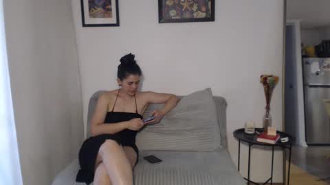 Snapshot of redfloweer chatting on 01.08.25 redfloweer online show from 01.08.25