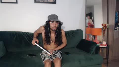 Snapshot of redfloweer chatting on 02.01.25 redfloweer online show from 02.01.25