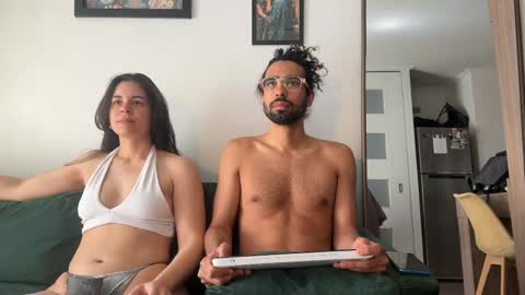 Snapshot of redfloweer chatting on 10.22.25 redfloweer online show from 10.22.25