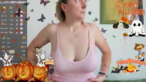 Snapshot of redhairgirl23 chatting on 10.10.25 Sweet Squirrel online show from 10.10.25