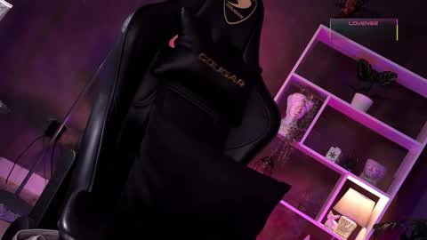 Red Jasmine online show from 10.05.25