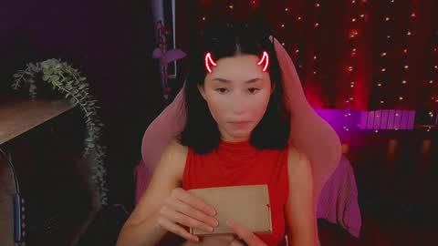Snapshot of redmidnight_ chatting on 05.29.26 Kiara online show from 05.29.26