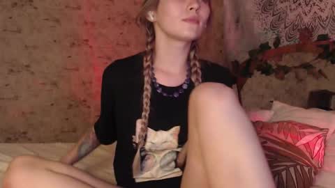 Snapshot of redmoonhead chatting on 09.20.25 Ana online show from 09.20.25
