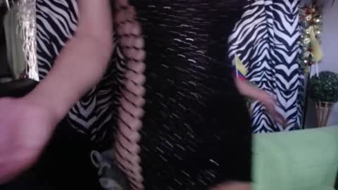 Snapshot of redroomxx chatting on 11.10.25 MIA online show from 11.10.25