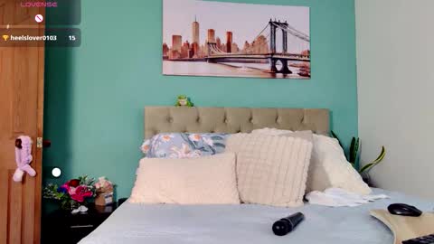 Snapshot of reese_yanella chatting on 10.08.25 Yanella online show from 10.08.25