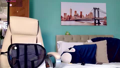 Snapshot of reese_yanella chatting on 10.11.25 Yanella online show from 10.11.25