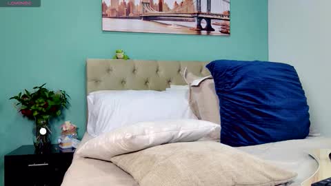 Snapshot of reese_yanella chatting on 10.24.25 Yanella online show from 10.24.25