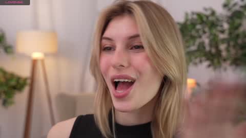 JessyinCherri yang online show from 12.19.24