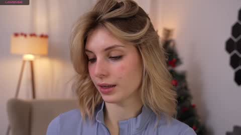 JessyinCherri yang online show from 12.26.24