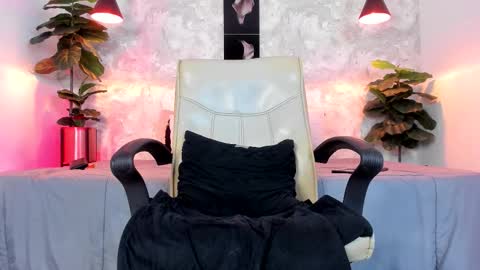 Snapshot of regan_pearson chatting on 11.09.25 Regan online show from 11.09.25