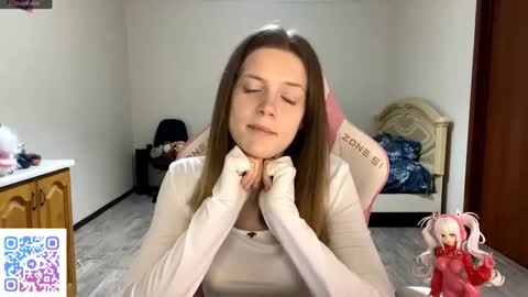 Snapshot of regeniastetson chatting on 09.23.25 Lucy online show from 09.23.25