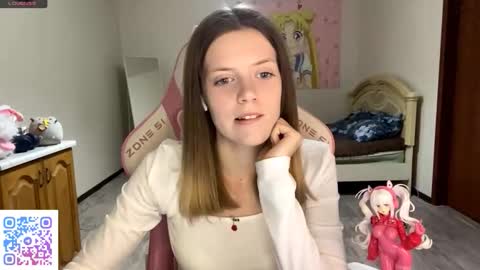 Snapshot of regeniastetson chatting on 09.28.25 Lucy online show from 09.28.25