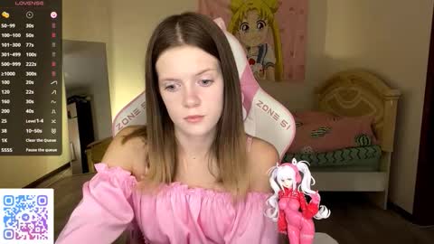 Snapshot of regeniastetson chatting on 10.12.25 Lucy online show from 10.12.25