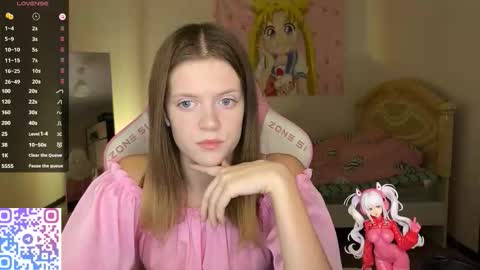 Snapshot of regeniastetson chatting on 10.17.25 Lucy online show from 10.17.25