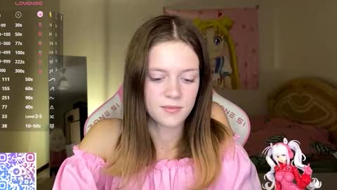 Snapshot of regeniastetson chatting on 10.18.25 Lucy online show from 10.18.25