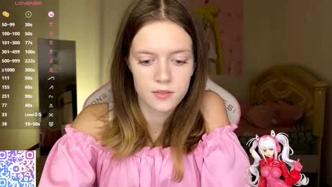 Snapshot of regeniastetson chatting on 10.19.25 Lucy online show from 10.19.25