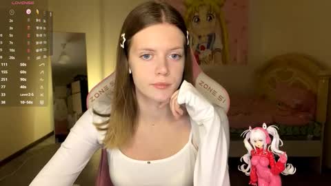 Snapshot of regeniastetson chatting on 10.26.25 Lucy online show from 10.26.25