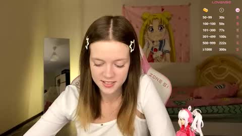 Snapshot of regeniastetson chatting on 10.28.25 Lucy online show from 10.28.25