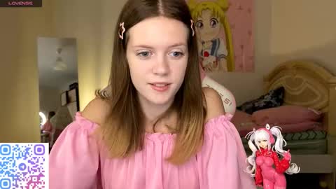 Snapshot of regeniastetson chatting on 11.02.25 Lucy online show from 11.02.25