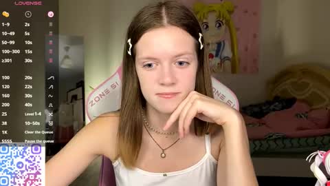 Snapshot of regeniastetson chatting on 11.06.25 Lucy online show from 11.06.25