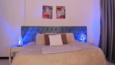 Snapshot of regina_blum chatting on 10.09.25 Regina online show from 10.09.25