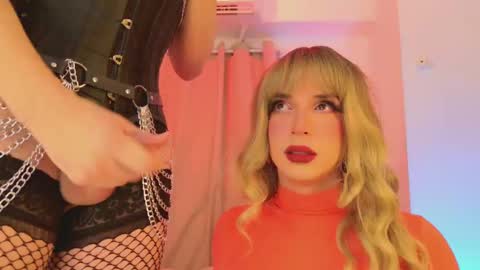 Snapshot of reginarose chatting on 10.17.25 reginarose online show from 10.17.25